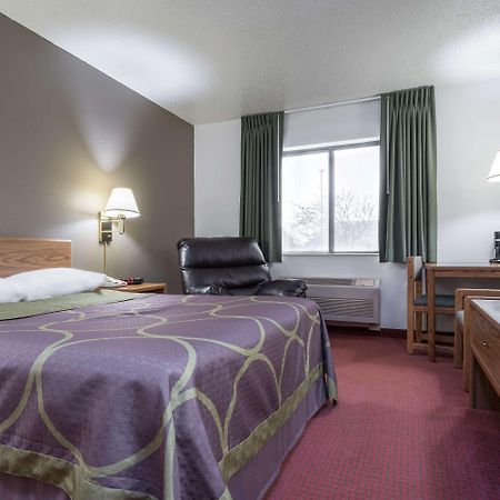 Super 8 By Wyndham Fond Du Lac Εξωτερικό φωτογραφία